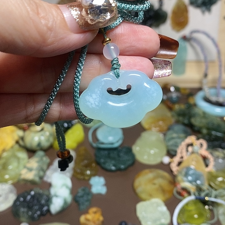 蛇纹石玉吊坠未镶嵌