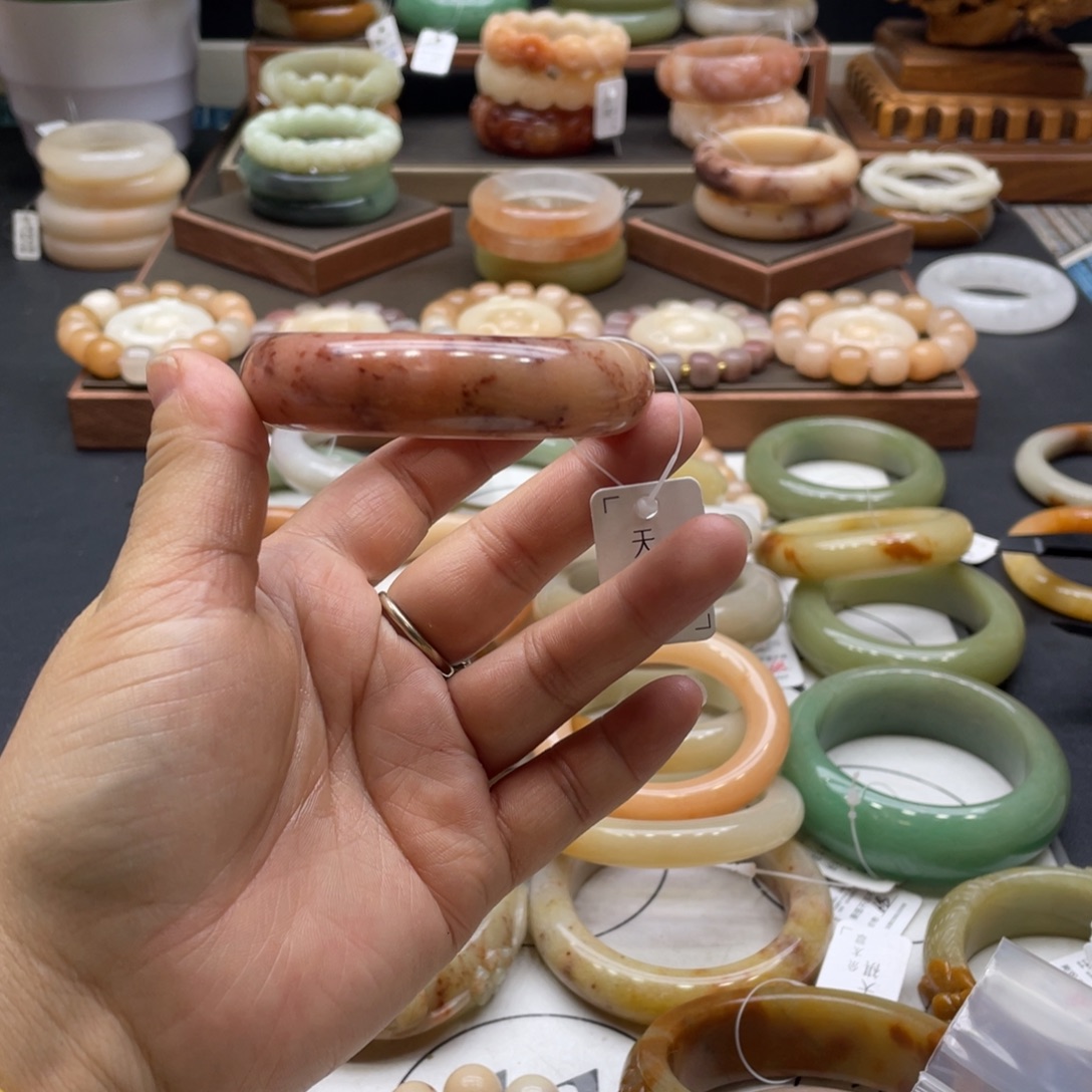 霸***我石英岩玉未镶嵌手镯