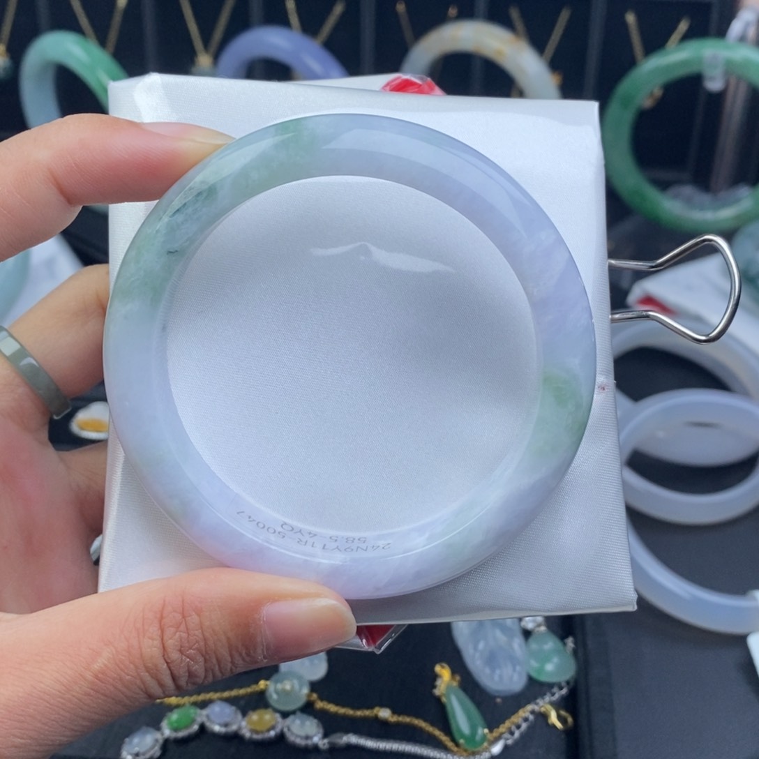 翡翠手镯未镶嵌翡翠手镯