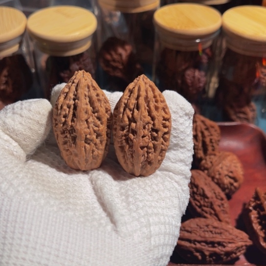 文玩核桃吊坠还****啥核桃