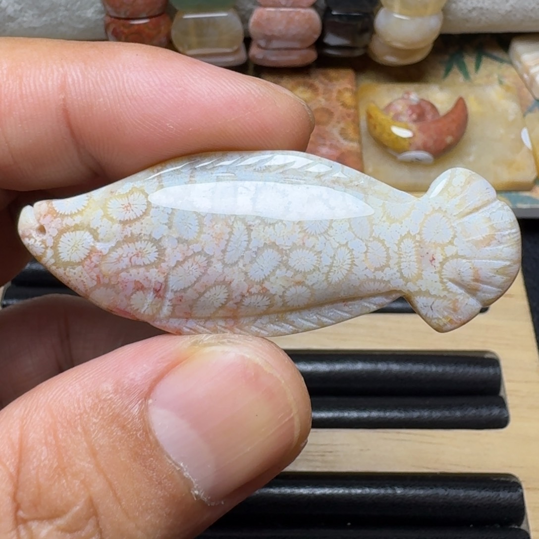 硅化玉纯天然色有机玉石保真色未镶嵌金龙鱼