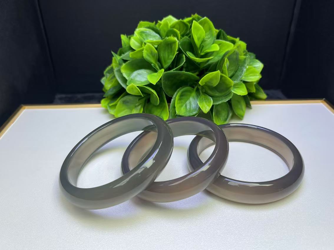 S1996【盛年珠宝】极昼黑夜之冰玛瑙手镯-送礼佳品-多样性发一件