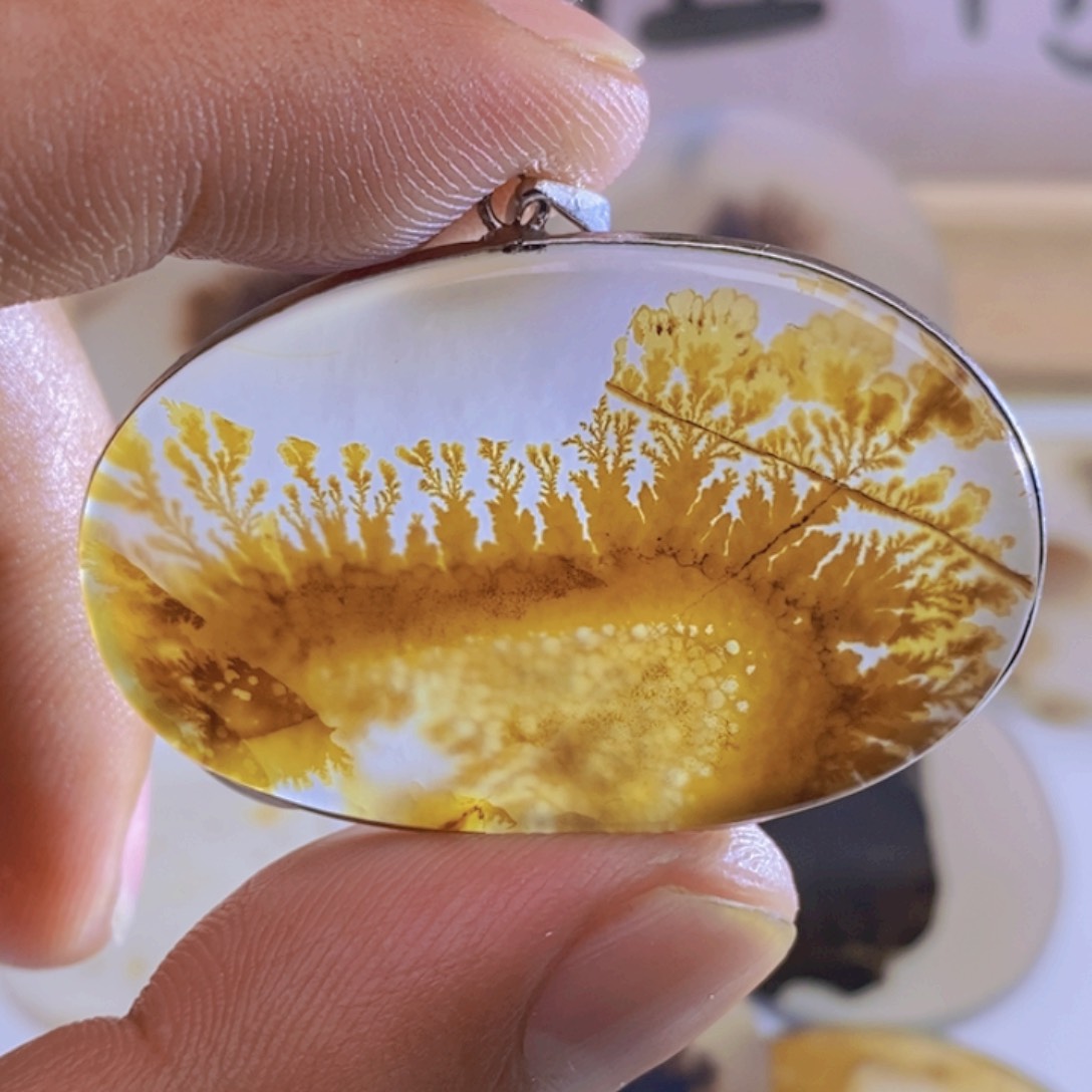 玛瑙/玉髓颈饰未镶嵌