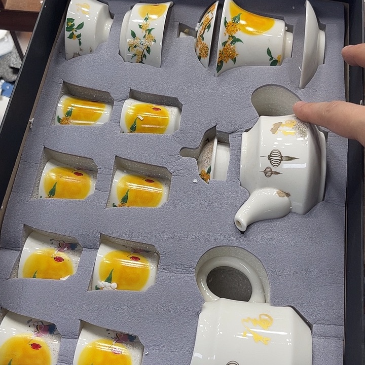 孤品茶具套装等。        