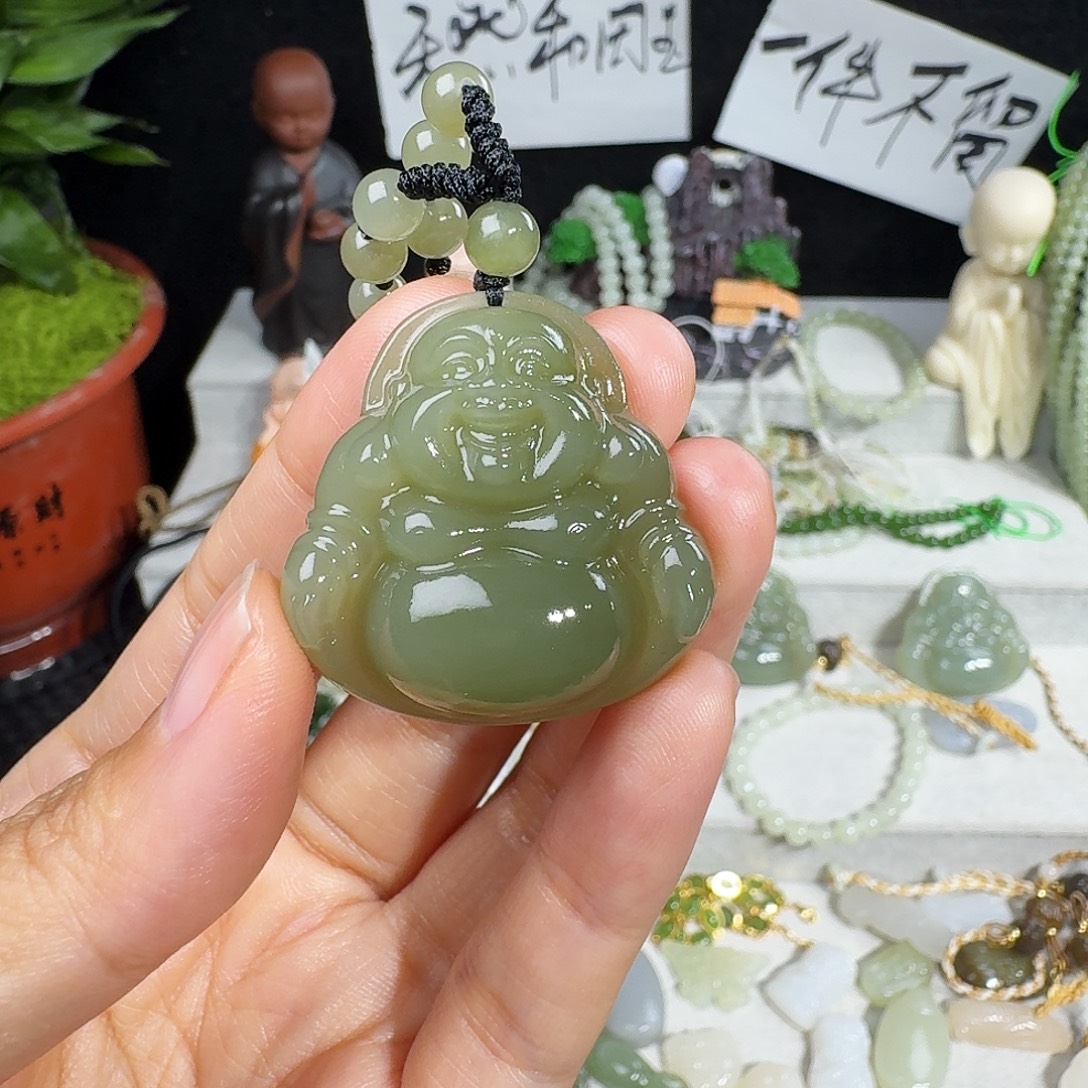 熊***妹和田玉未镶嵌颈饰