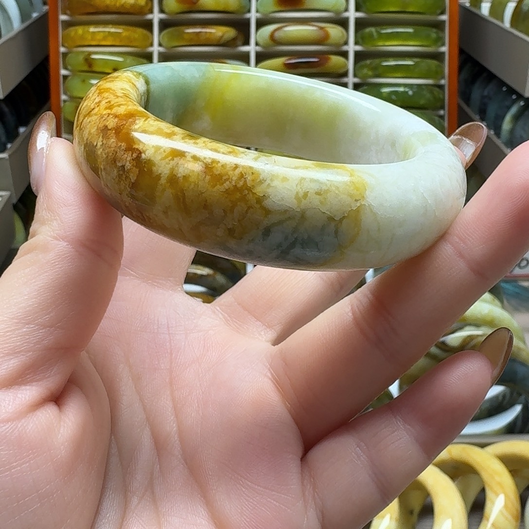 柚***米岫玉未镶嵌手镯细纹不退换