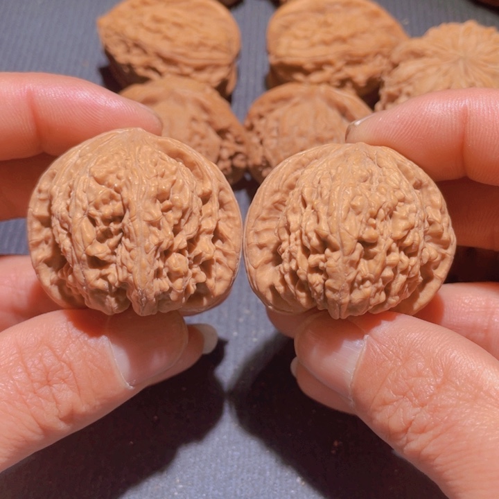 文玩核桃吊坠龙脊