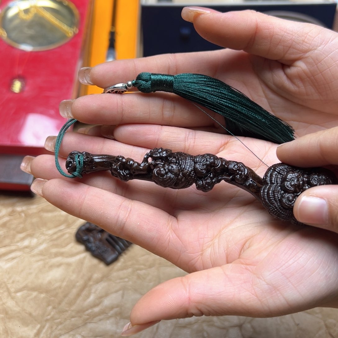 大叶紫檀（黑酸枝木类）