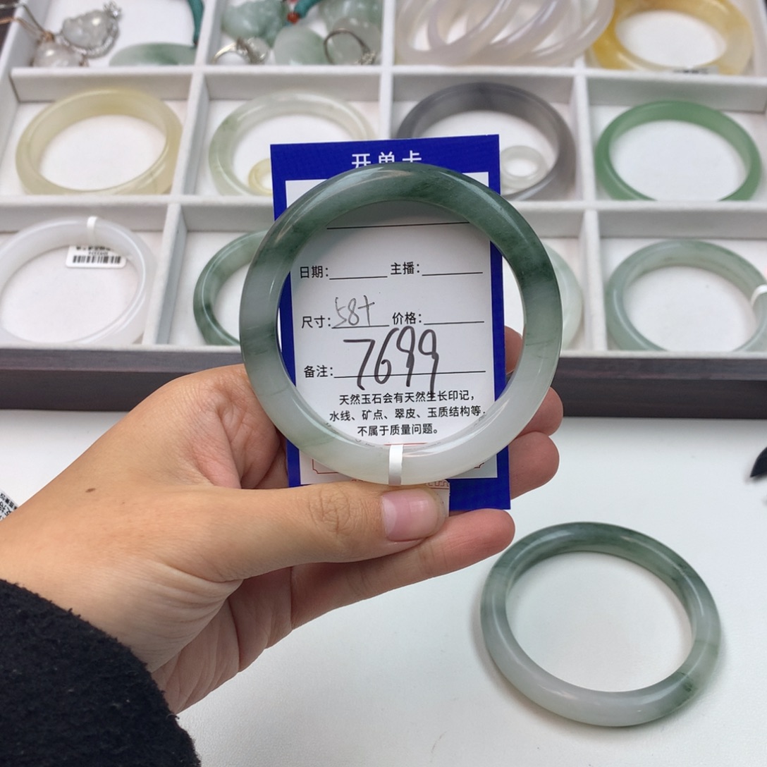 性***脑石英质玉未镶嵌手镯