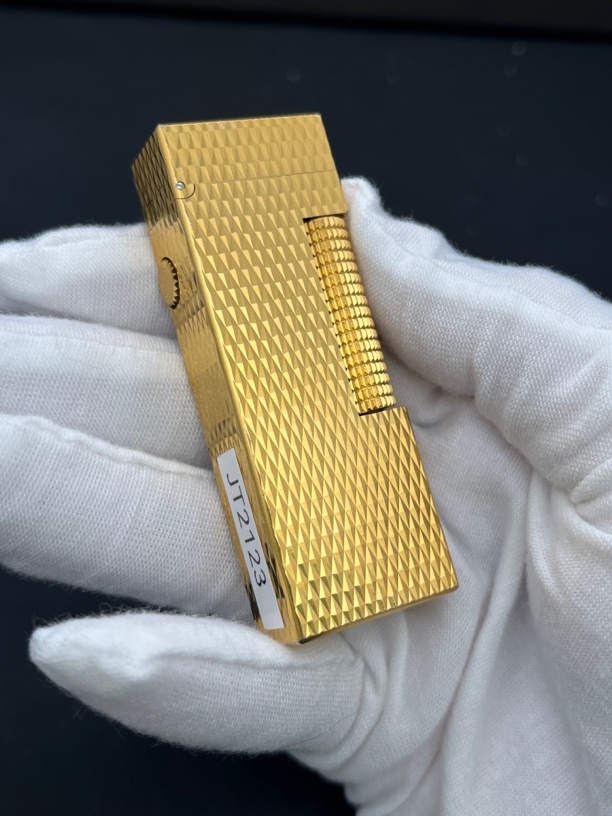 登 四代金色钻石纹气体打火机