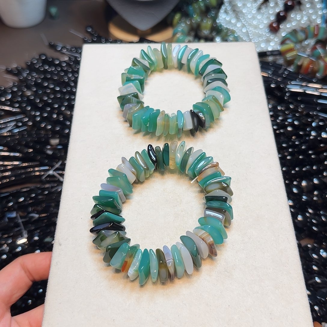 小***豆玛瑙/玉髓未镶嵌珠宝半成品玛瑙绿隔片一串