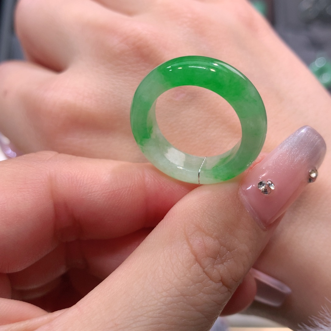 翡翠戒指未镶嵌翡翠