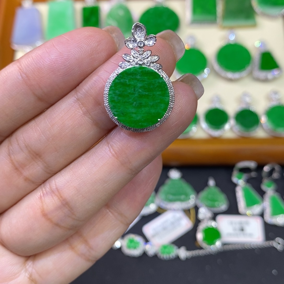 翡翠吊坠(不含链)18K金镶嵌吊坠