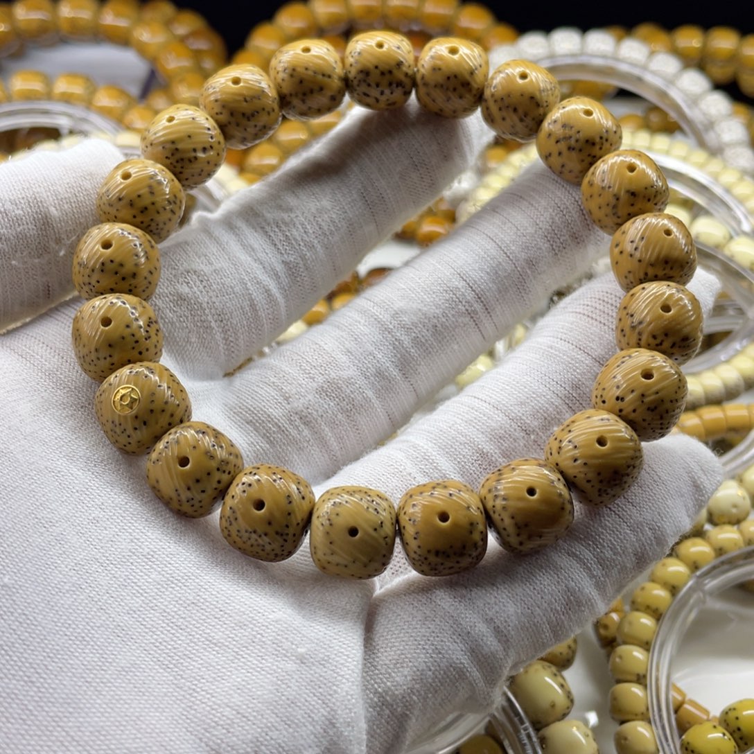 吊坠星月菩提黄金瞳蜂窝拉丝12✖️11大眼睛