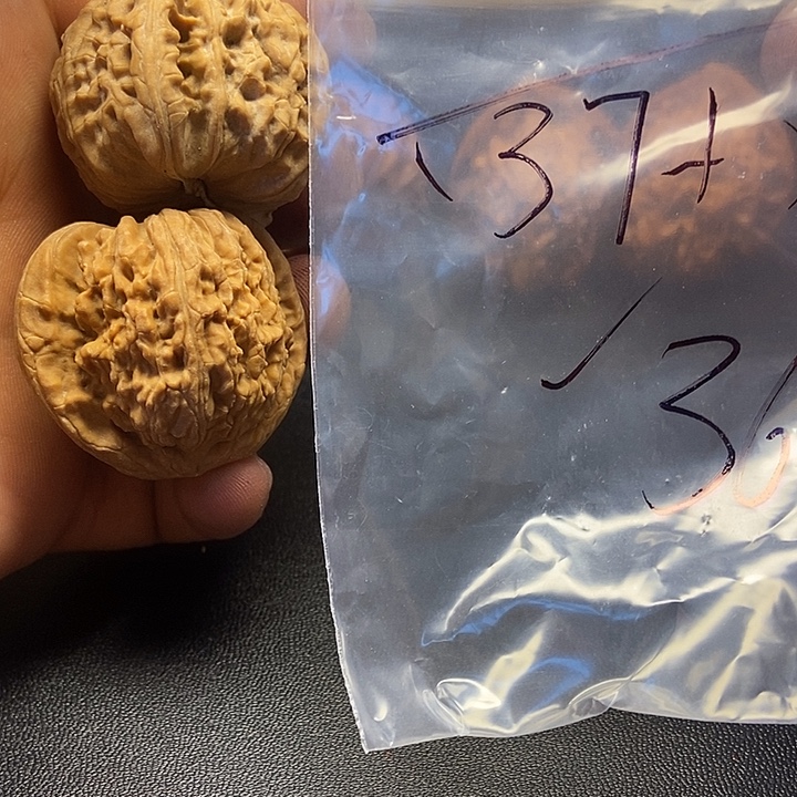 东***雨核桃三十六号文玩