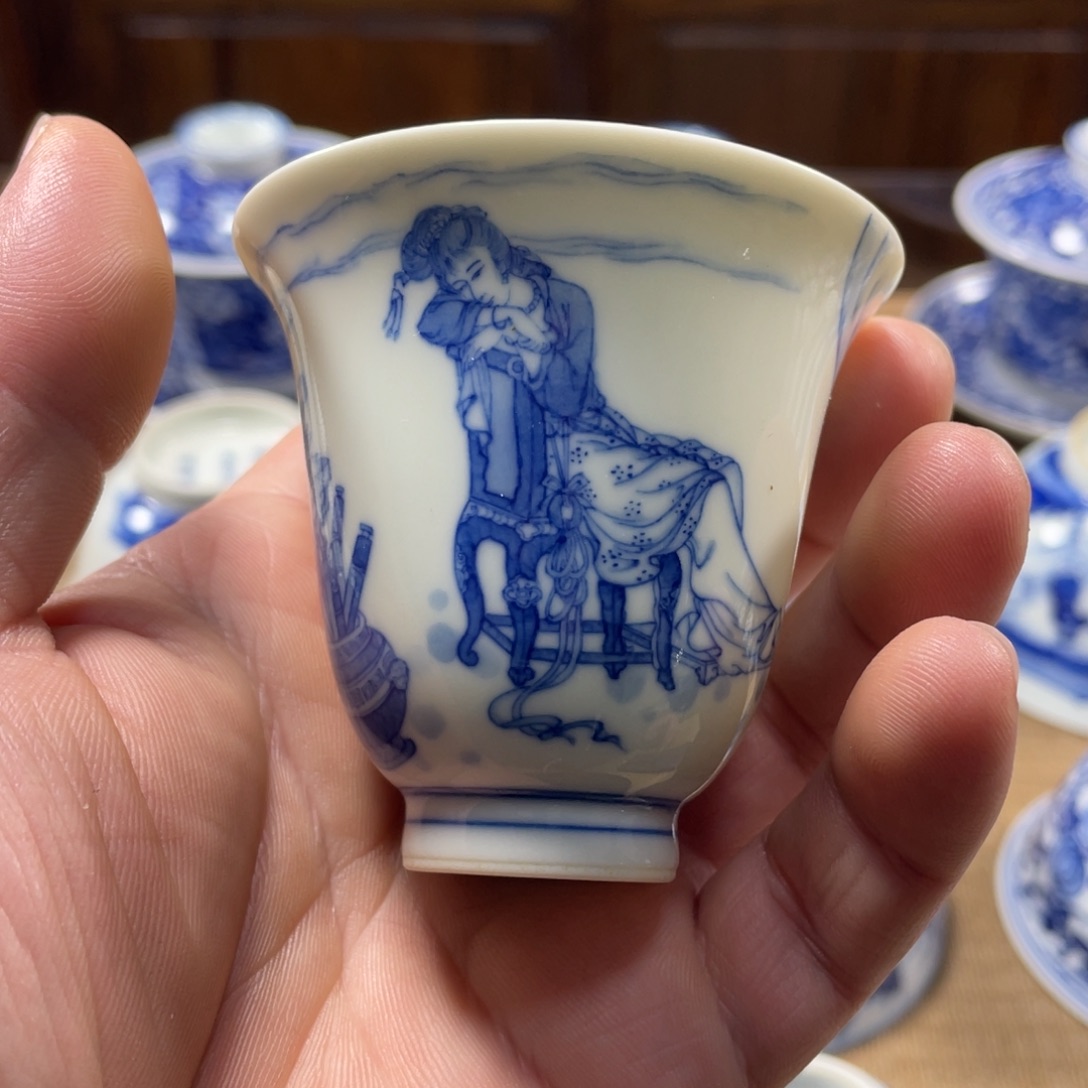 闲居薄胎美女图仰钟杯