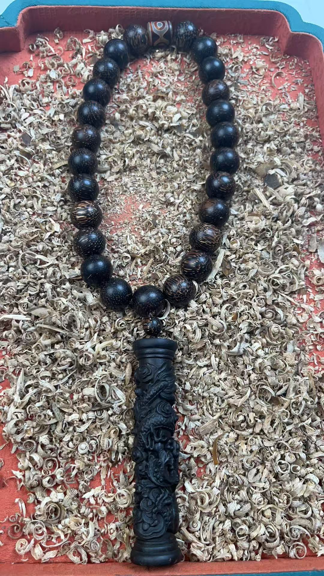 沉香ZCX37手把件珠串1.8*25颗+配饰珠一颗1.4*1.7+龙柱10.1*2.3