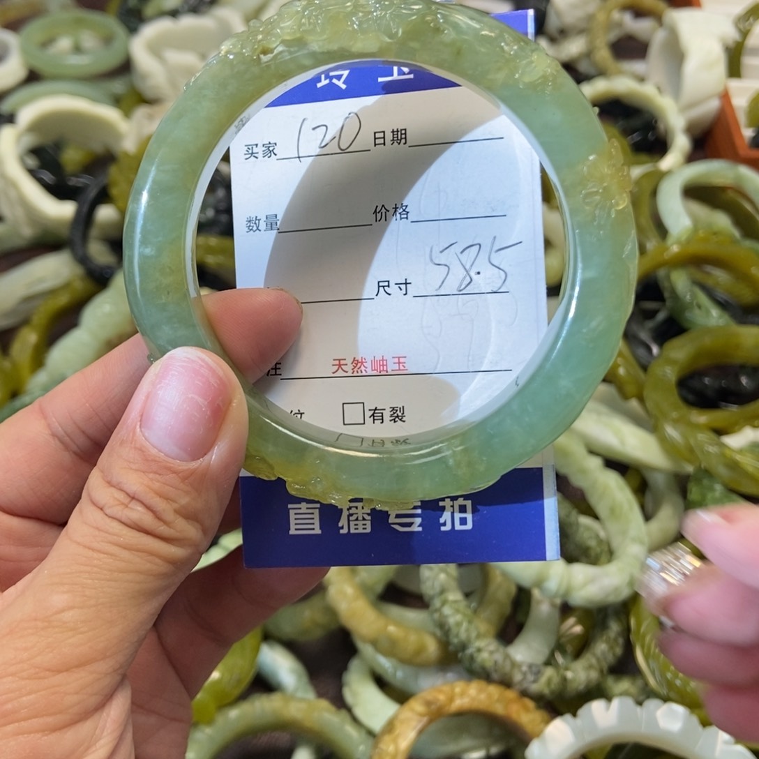 蛇纹石玉手镯未镶嵌