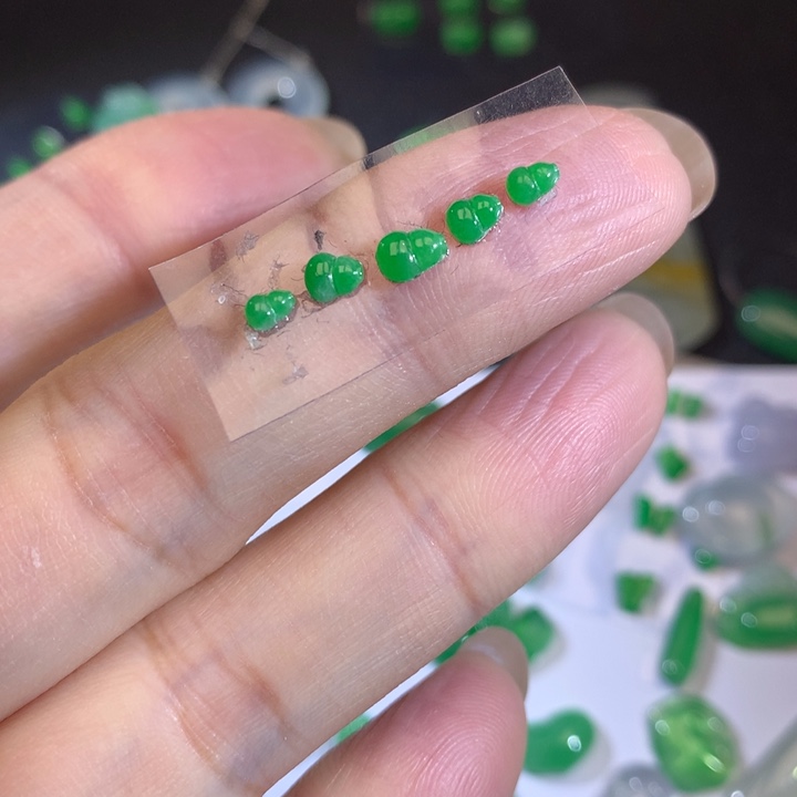 翡翠未镶嵌套链小葫芦