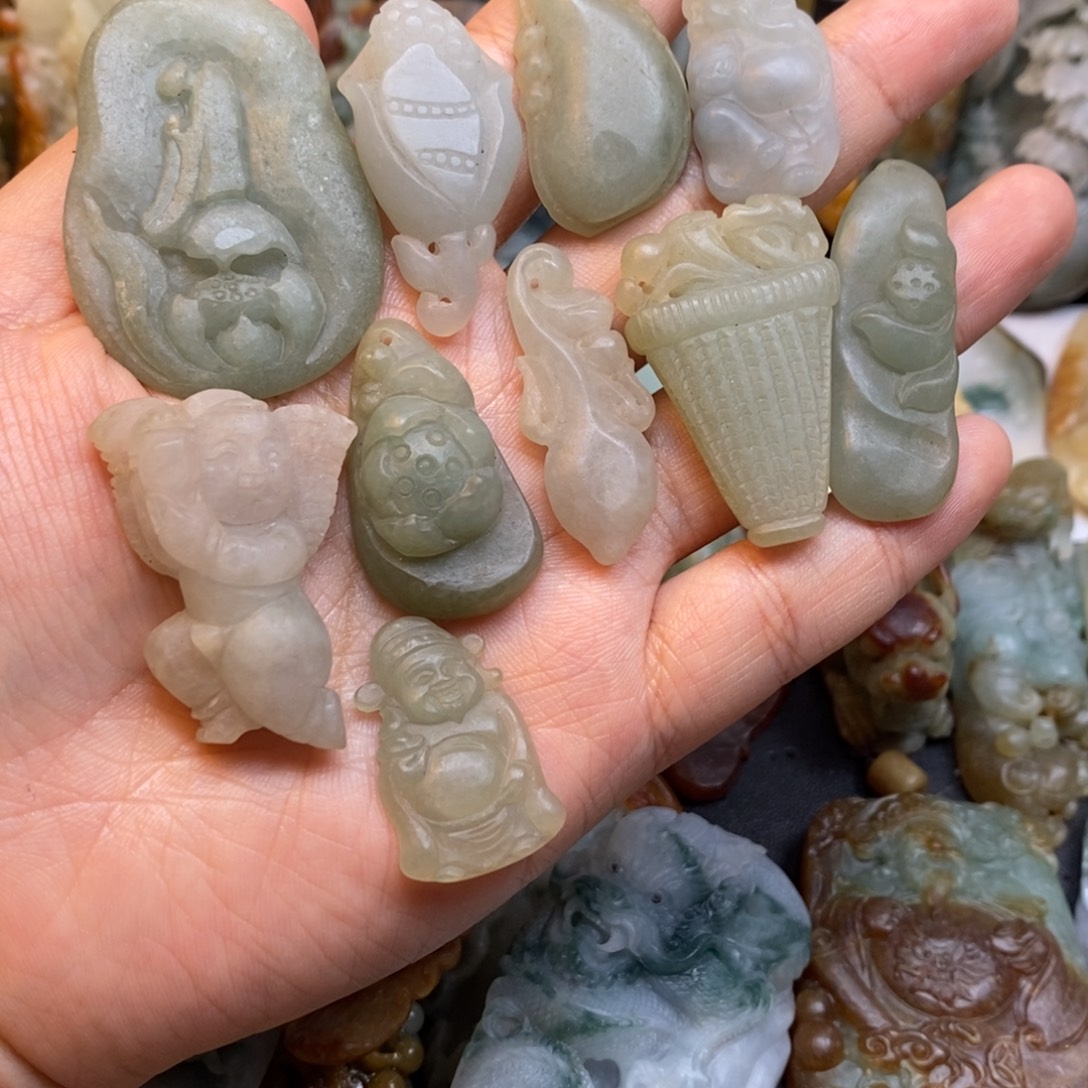 果***虫定制翡翠未镶嵌特色