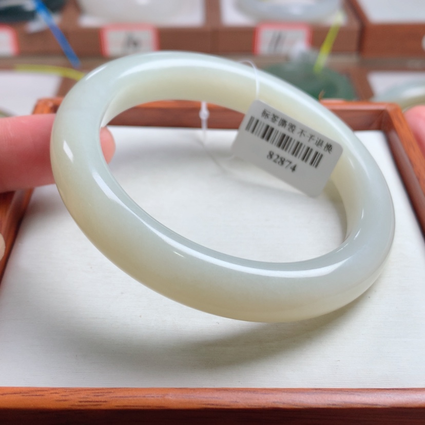 【闪购商品】和田玉手镯未镶嵌5657