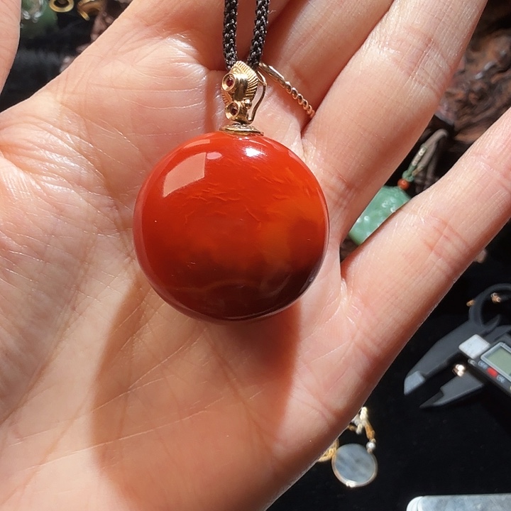 南红玛瑙18K金镶嵌颈饰原矿