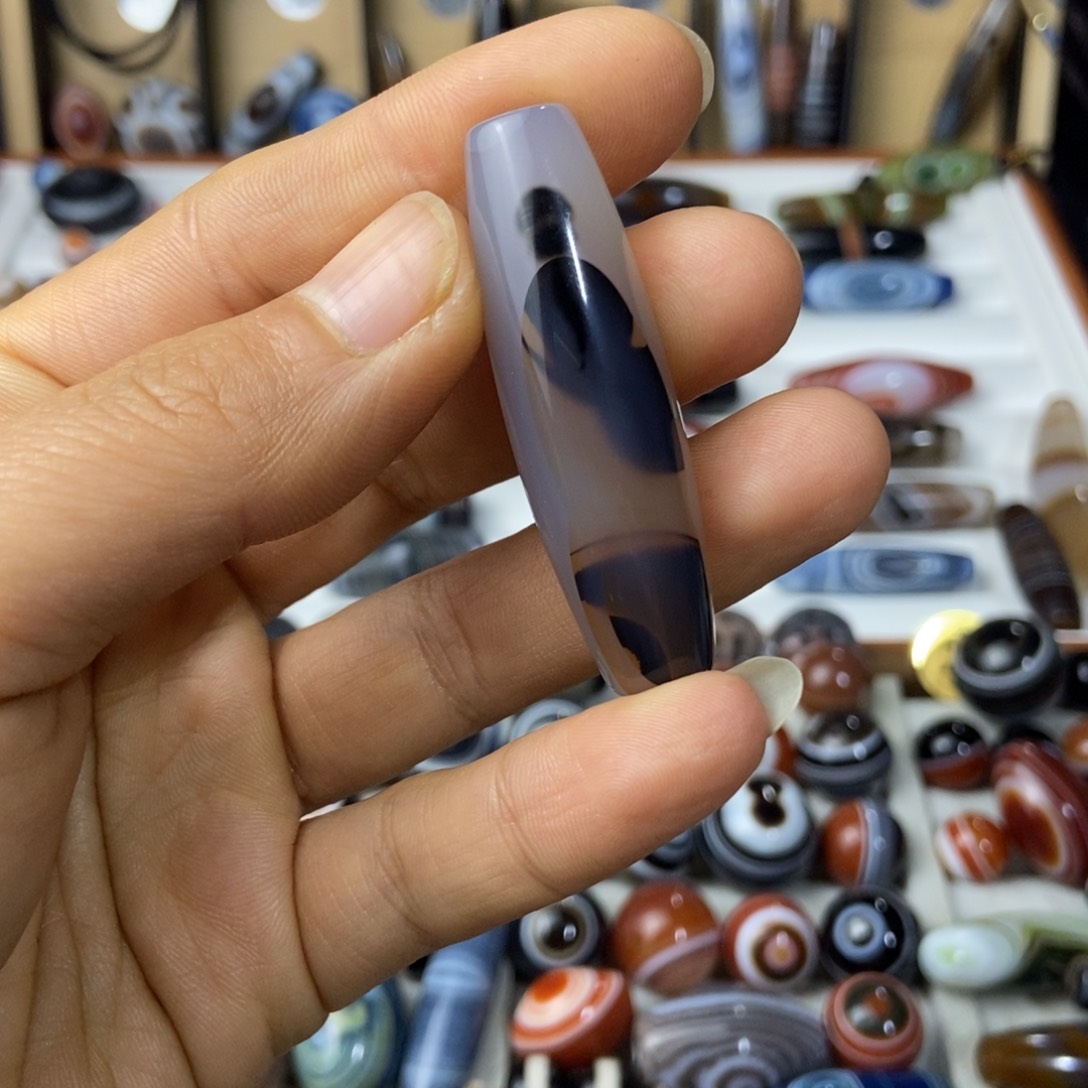 未镶嵌颈饰玛瑙/玉髓小*哥