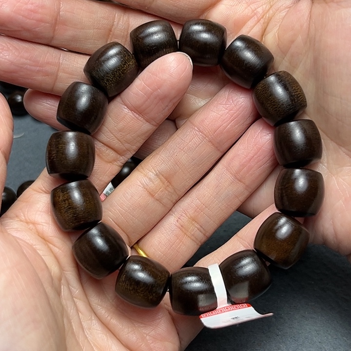 沉香手串白棋玉化