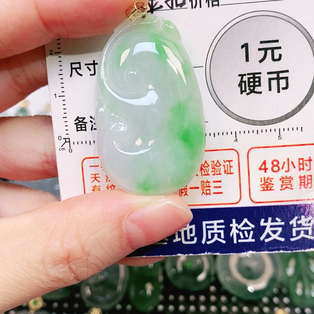 翡翠吊坠(不含链)18K金镶嵌甜**伴