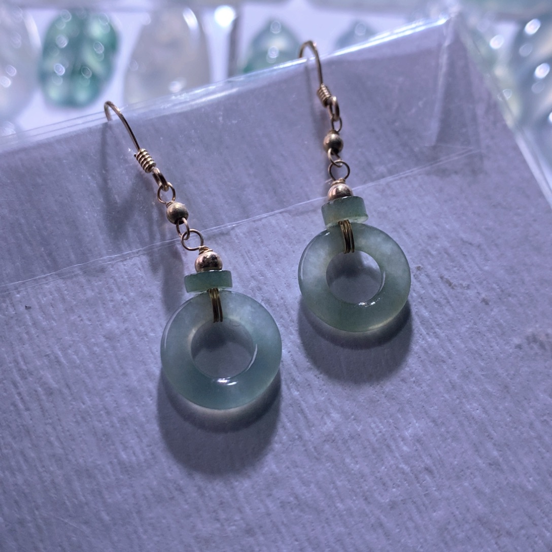 翡翠未镶嵌颈饰一对