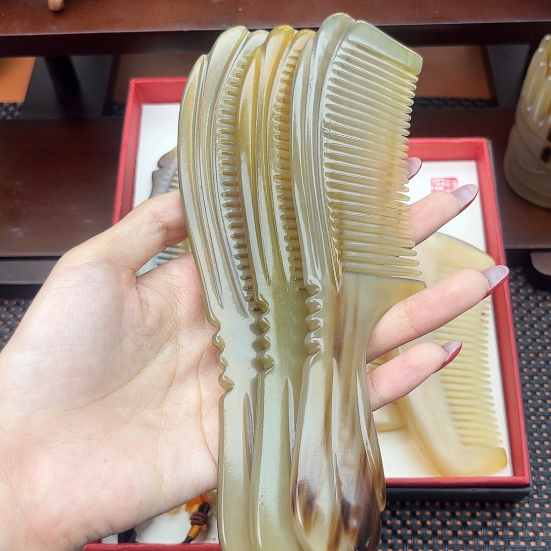 纯手工制作纯牛角梳子