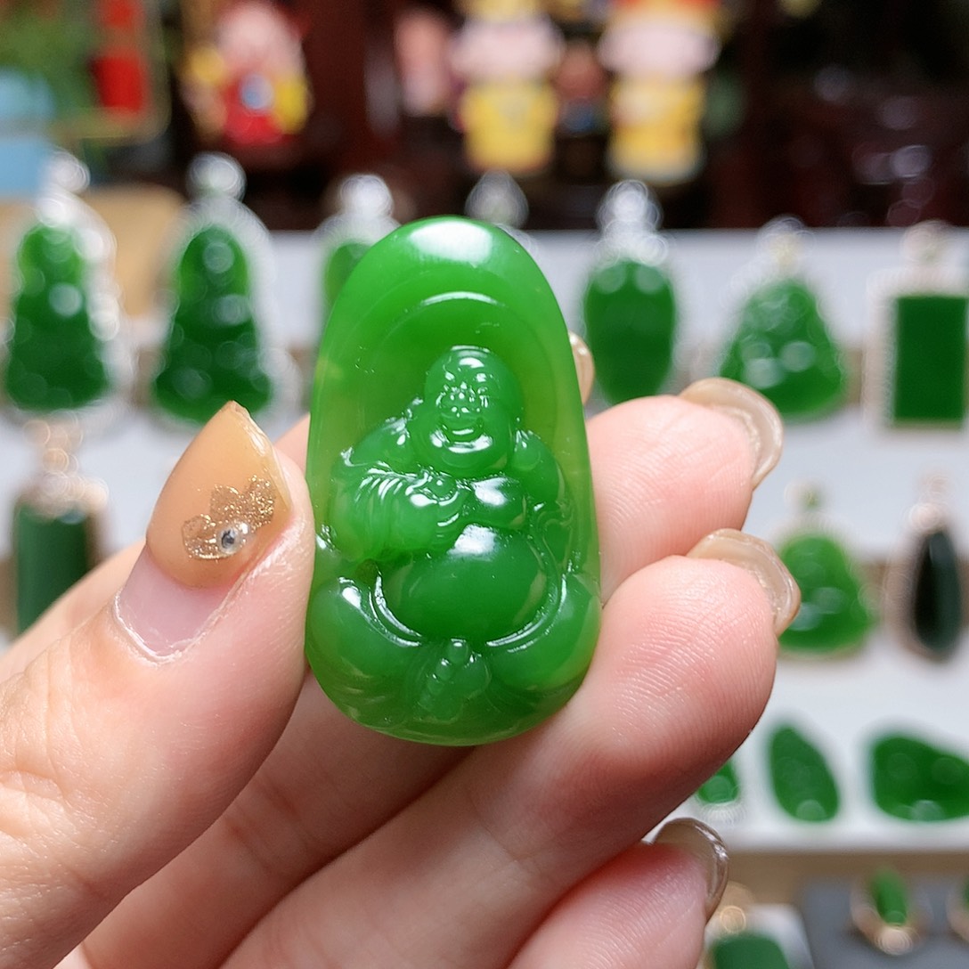 颈饰未镶嵌和田玉（碧玉）