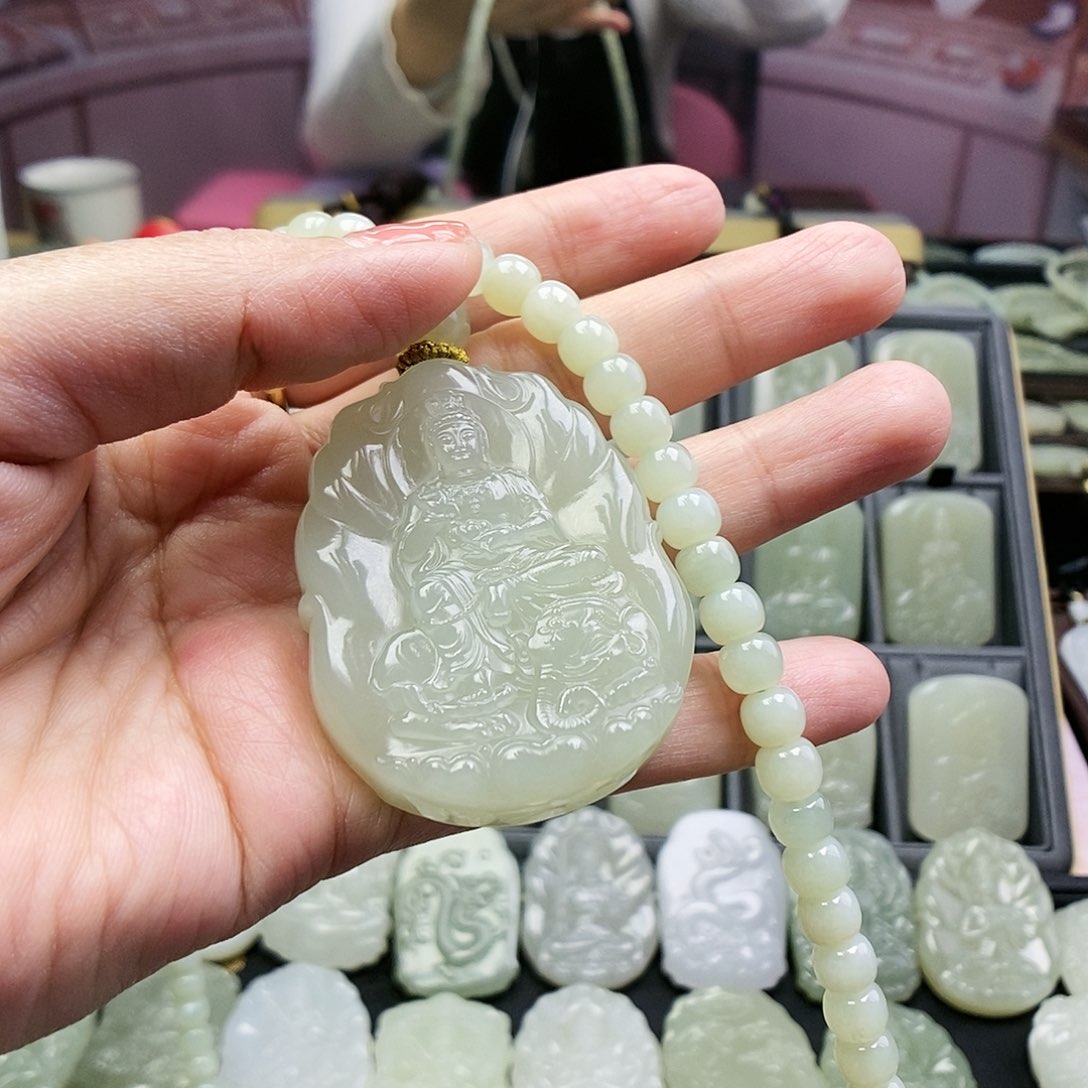 和田玉颈饰未镶嵌天**上