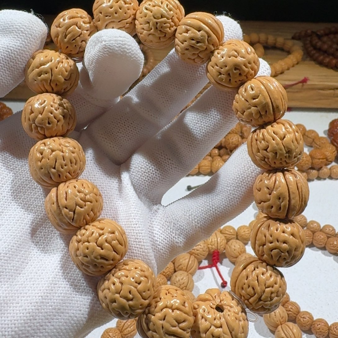 满***红桃核吊坠精品桃核