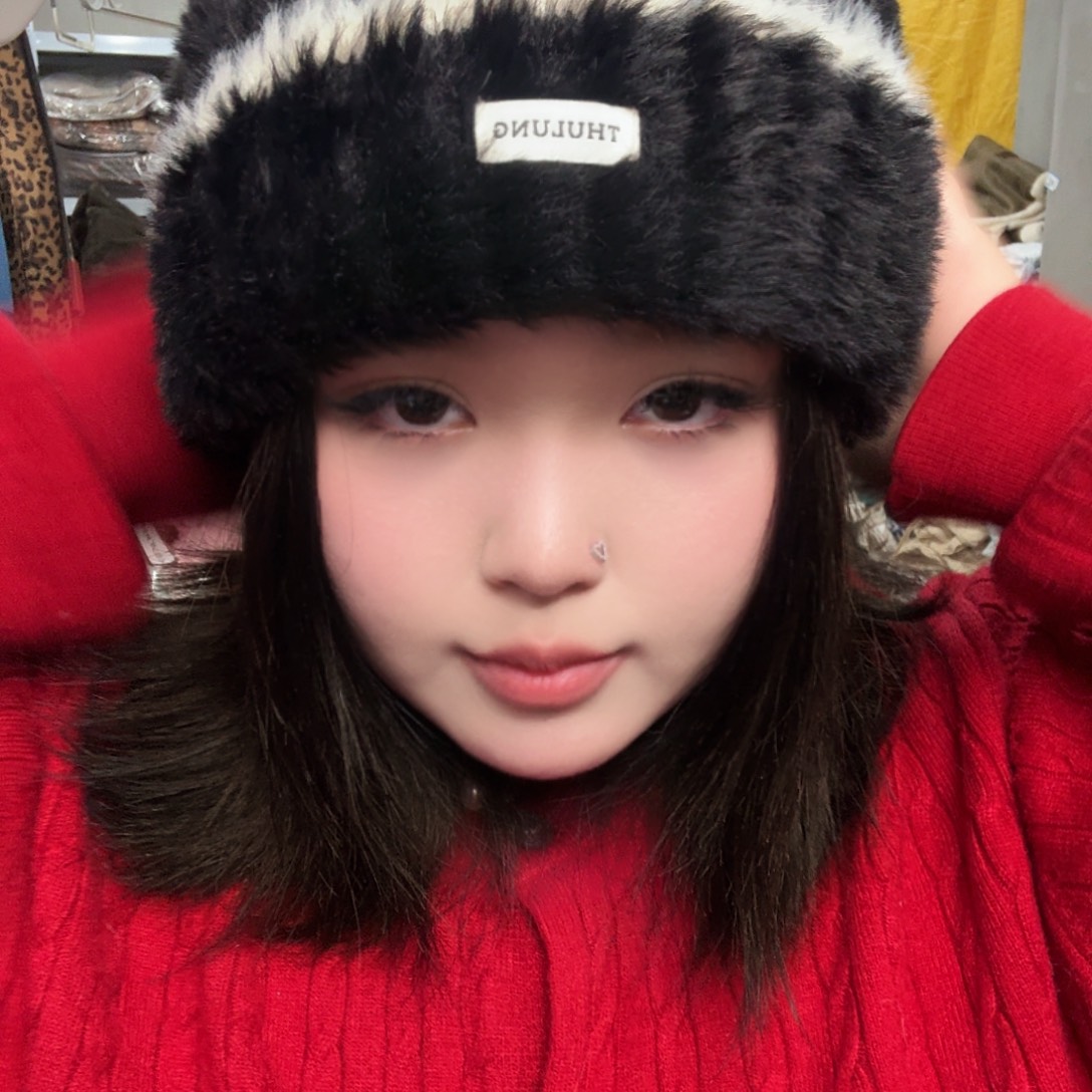 黑色毛绒耳朵帽子