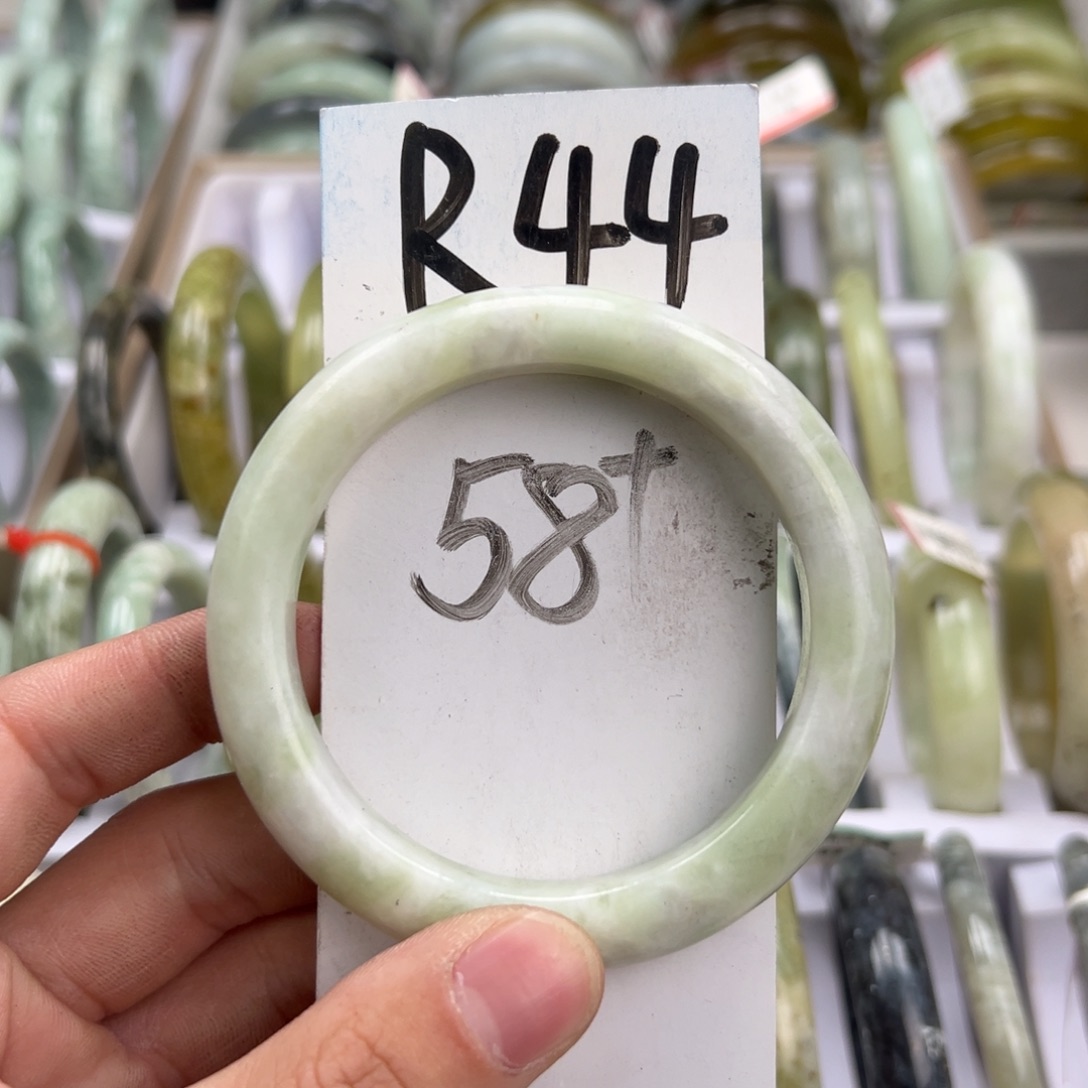 岫玉手镯未镶嵌天然岫玉