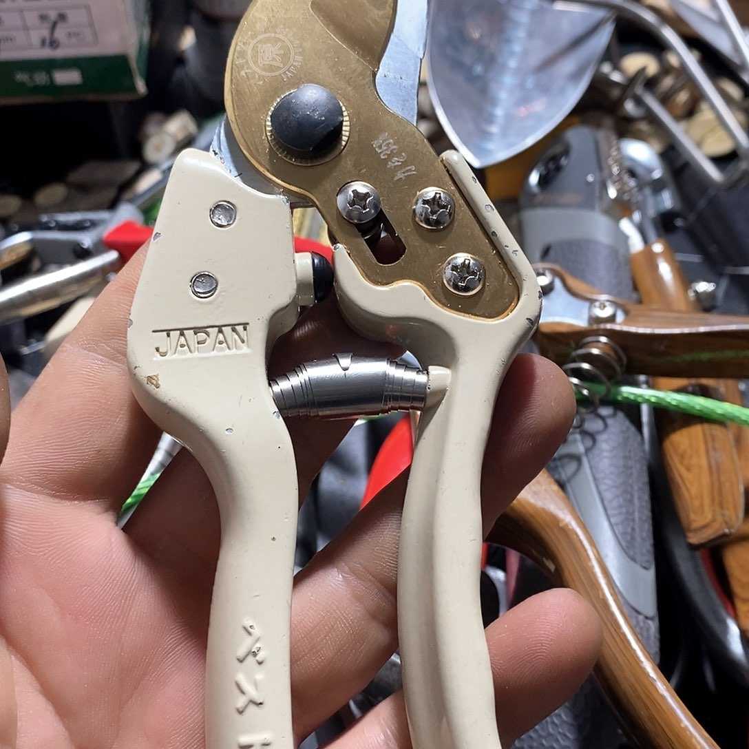 你不接啊电话你也不理呀