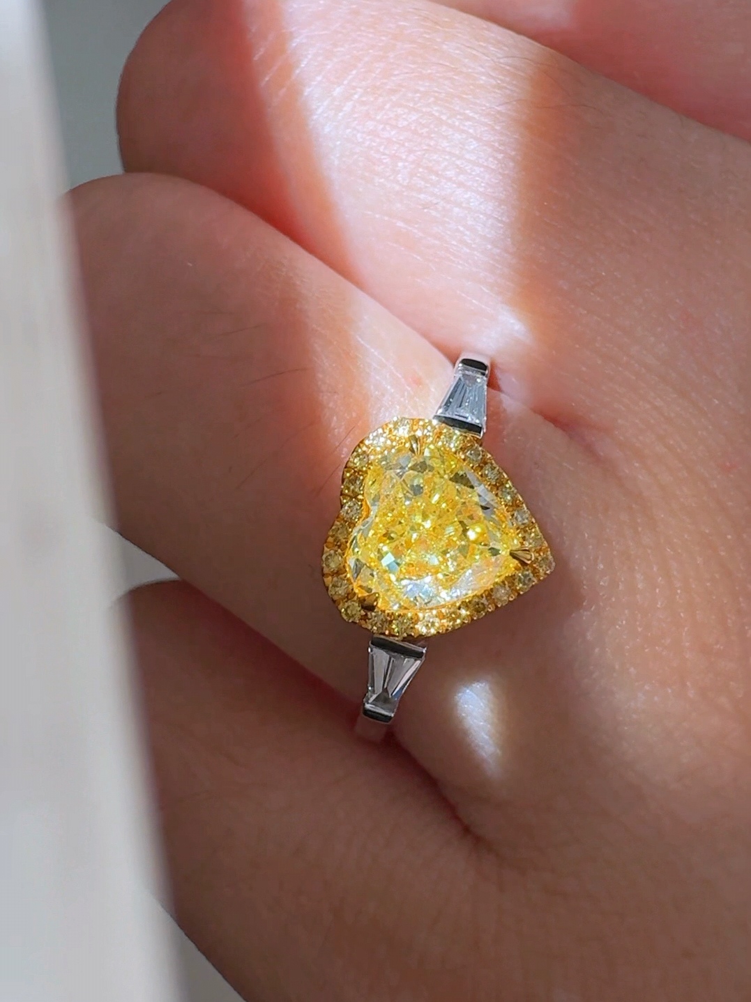 主石GIA证书1.26克拉FY中彩黄SI2心形黄钻戒指，经典三十款