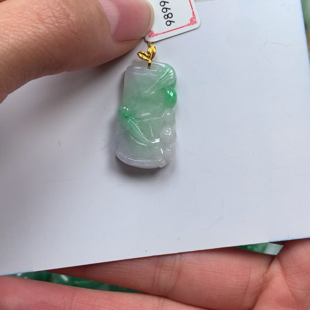 吊坠(不含链)未镶嵌翡翠