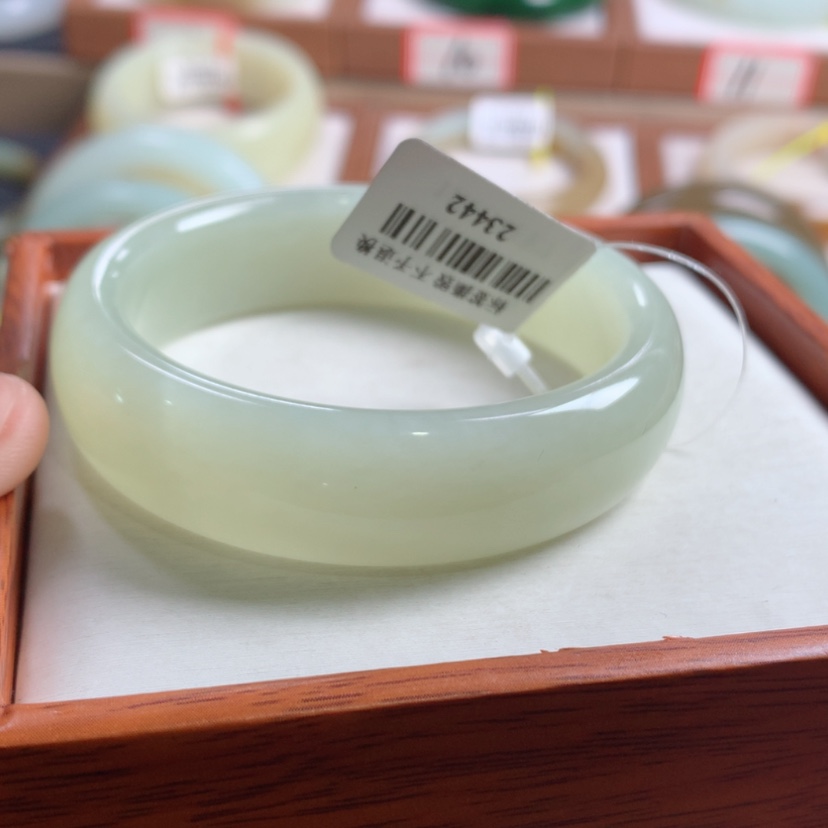 【闪购商品】和田玉手镯未镶嵌52.6