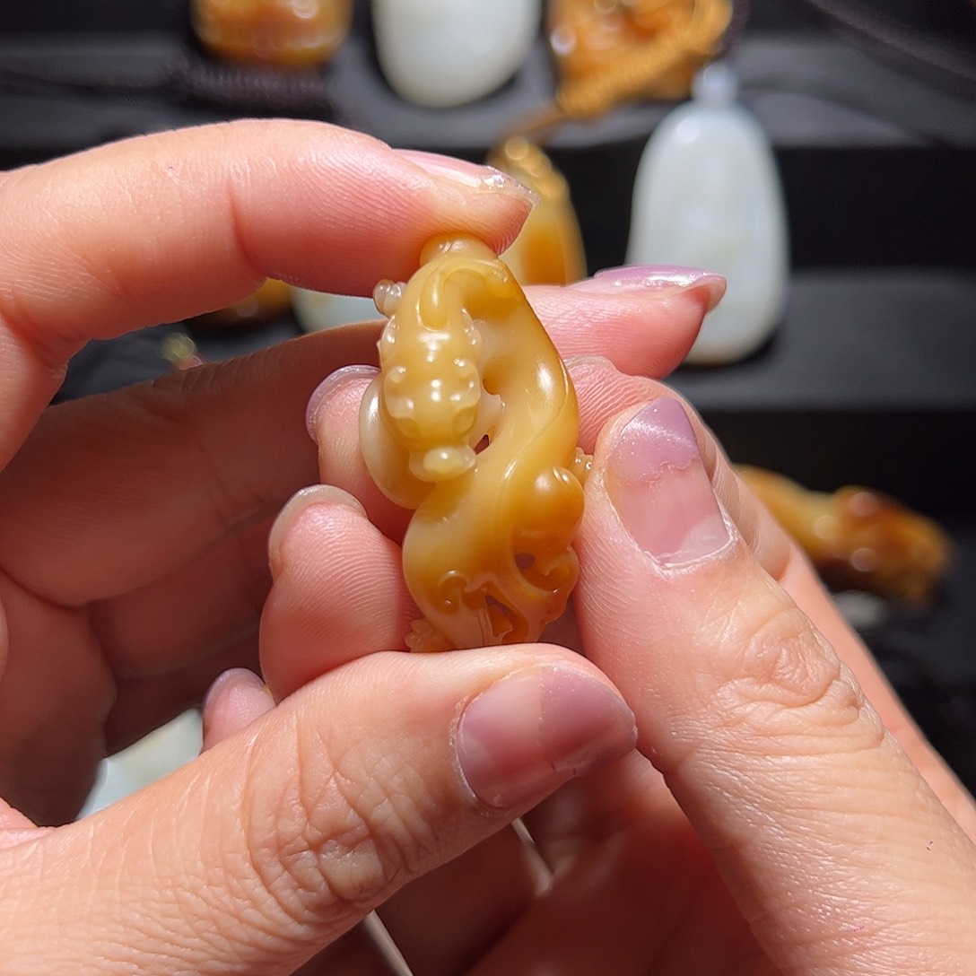 颈饰未镶嵌和田玉梦**天