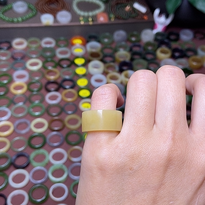 和田玉戒指未镶嵌15.4金蜜糖