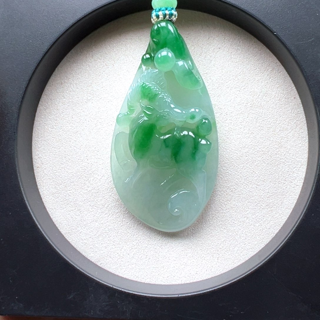 翡翠未镶嵌颈饰羊羊得意