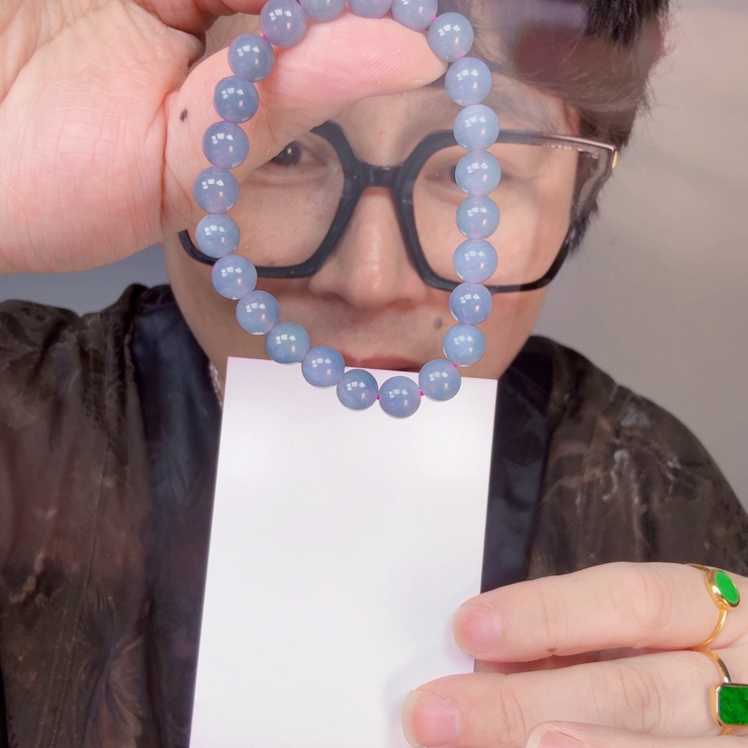 翡翠未镶嵌颈饰一件