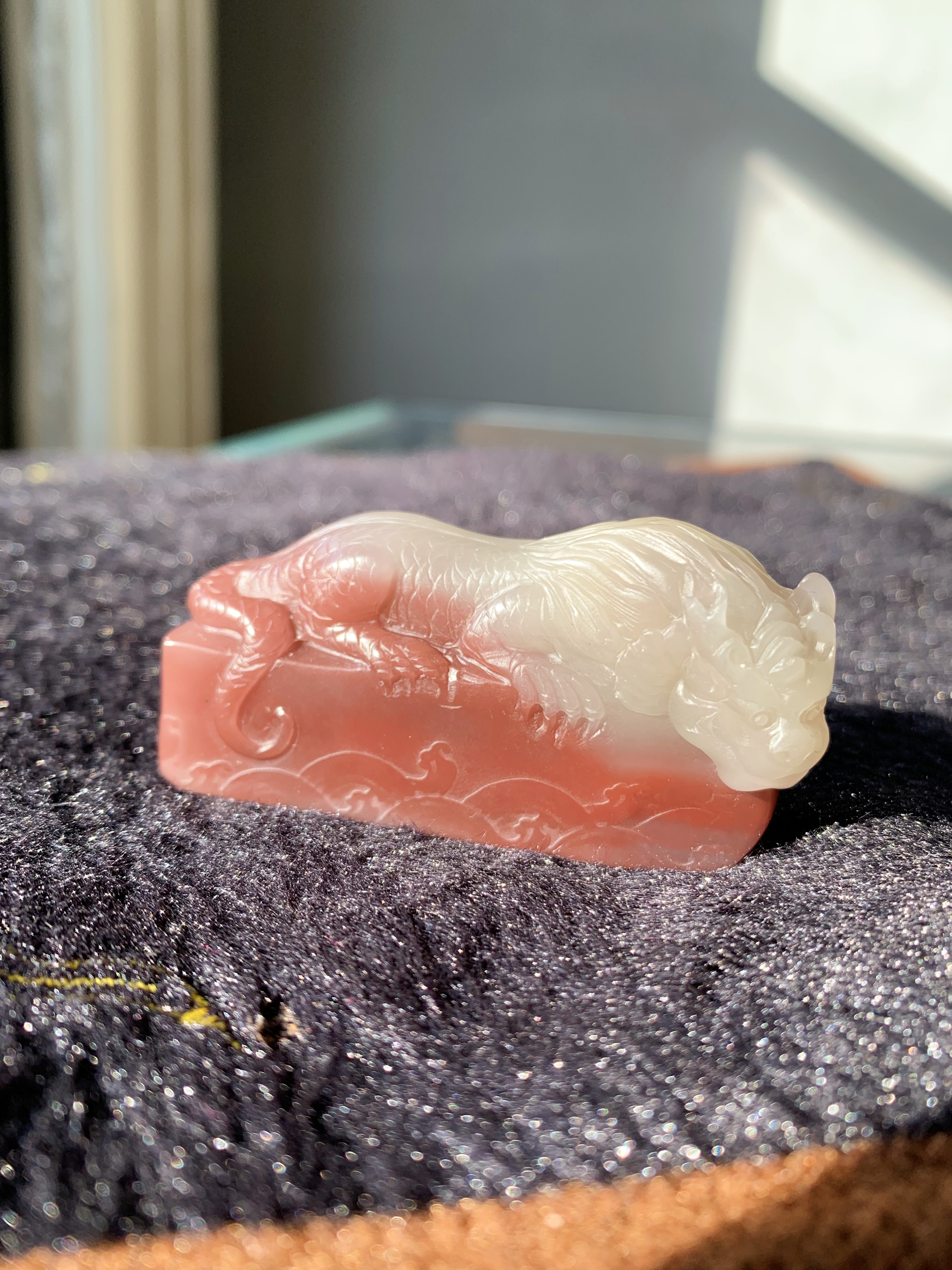 秦紫玉，紫绿玛瑙瑞兽印章，天然原料雕刻，雕刻就是印章