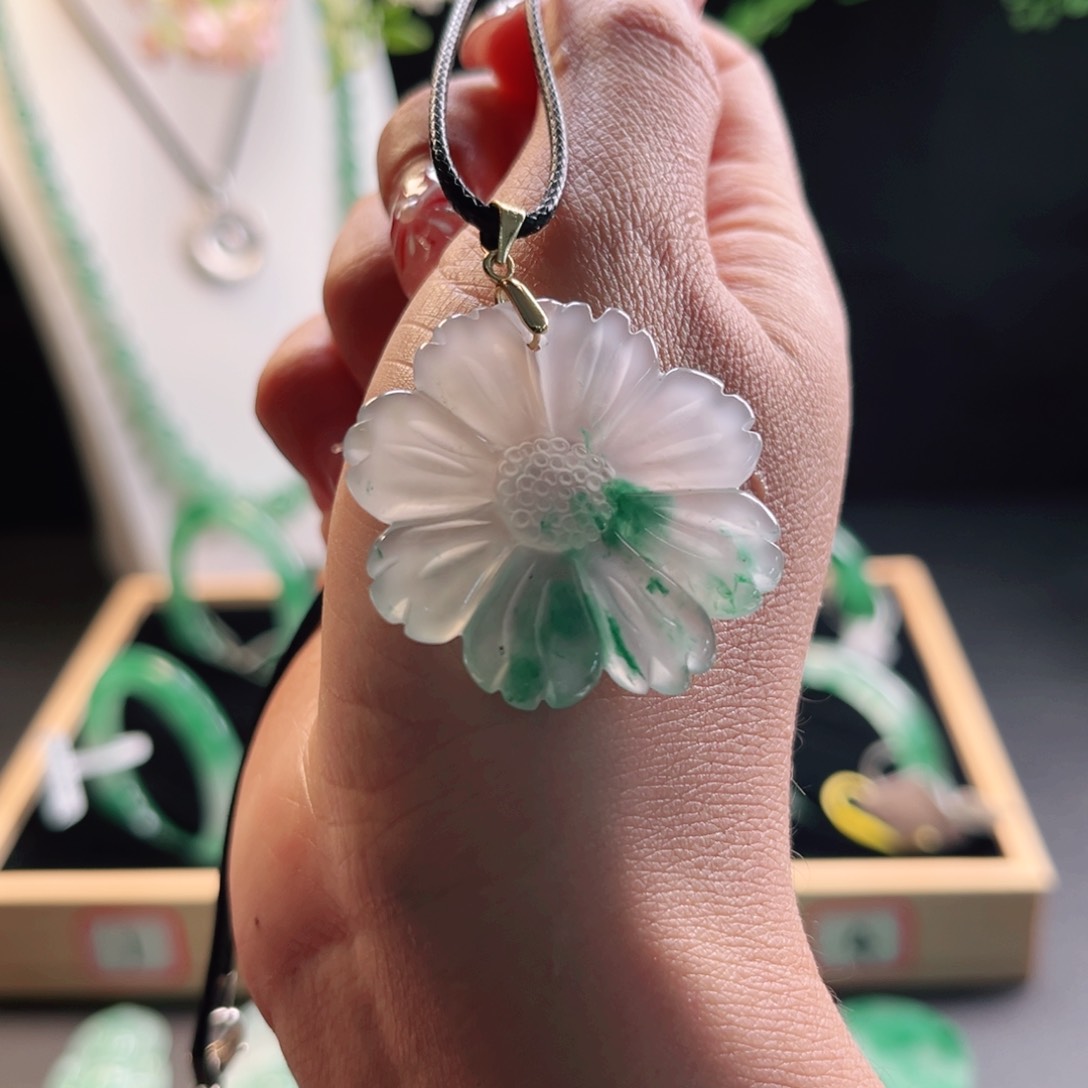 石英质玉颈饰未镶嵌