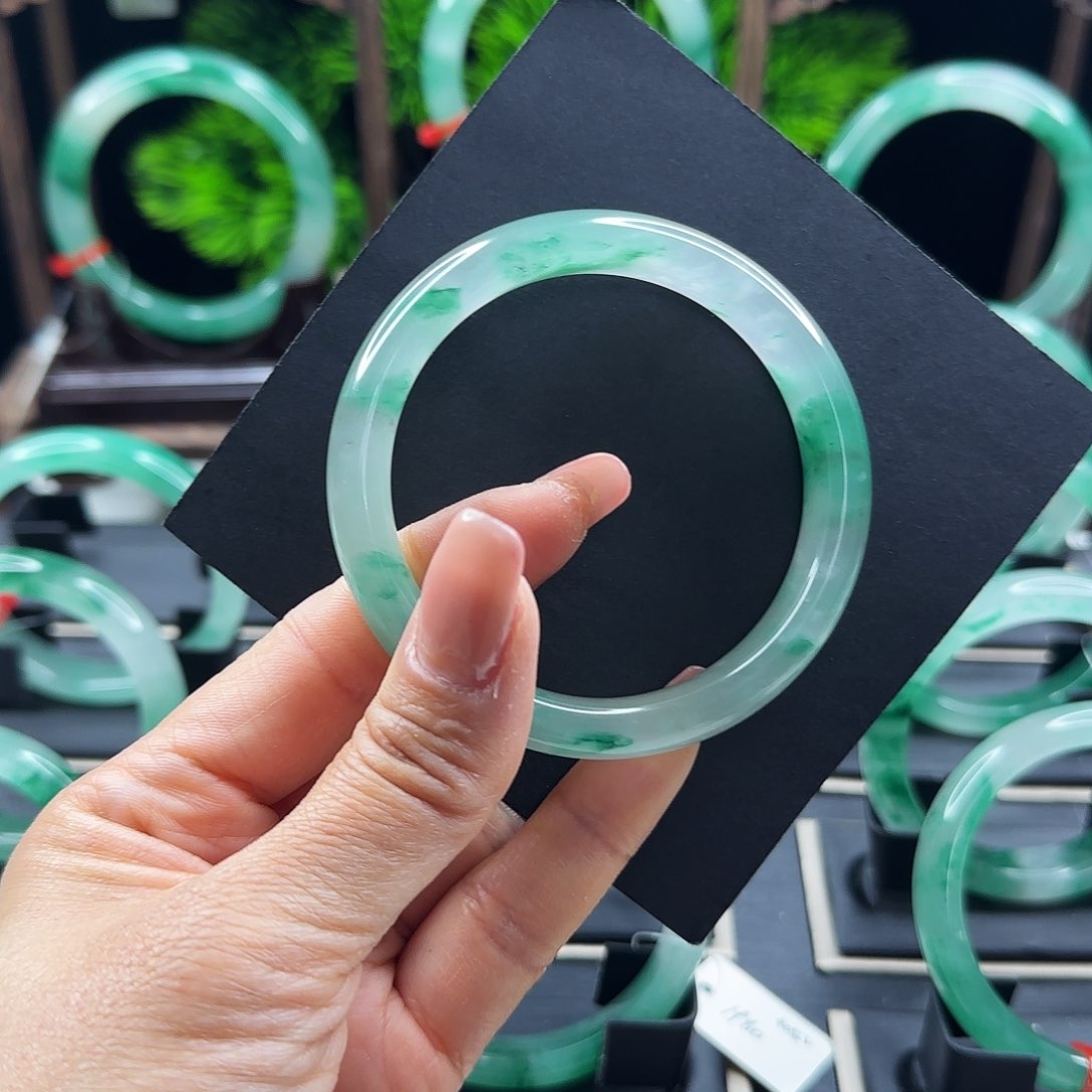 石英质玉手镯未镶嵌松****）