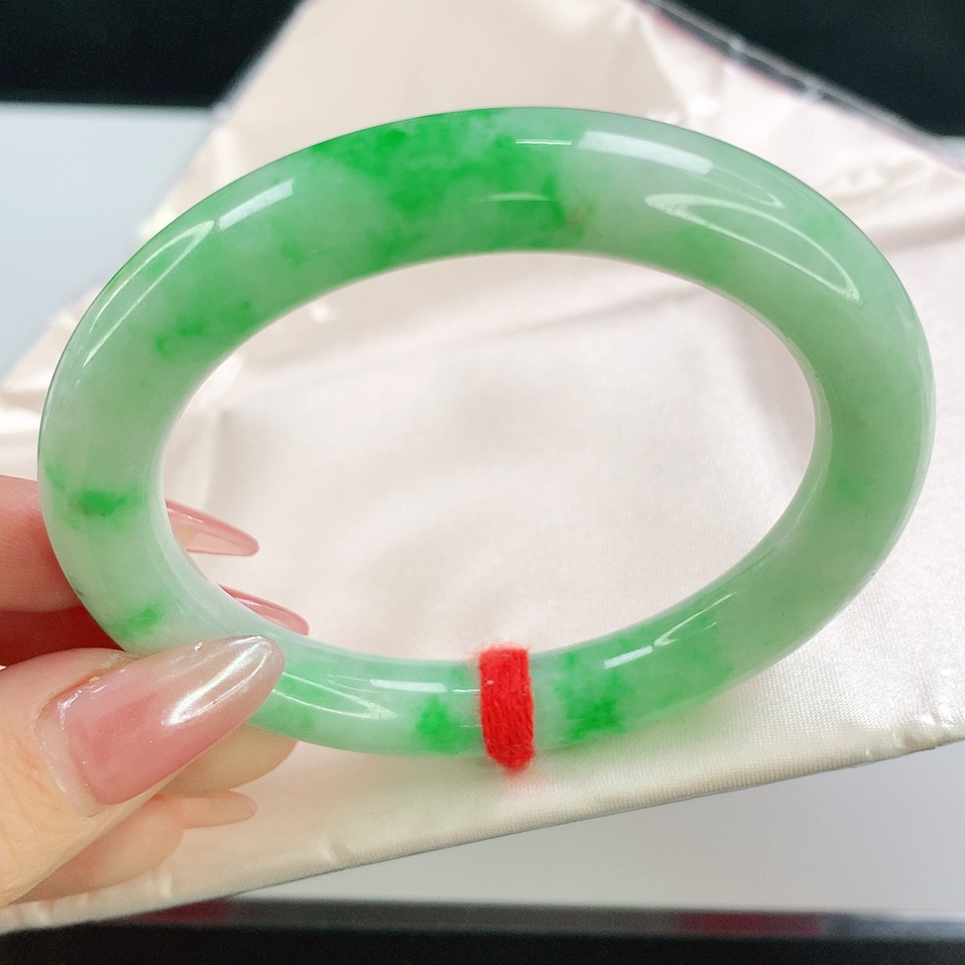 翡翠未镶嵌手镯55.7圈525