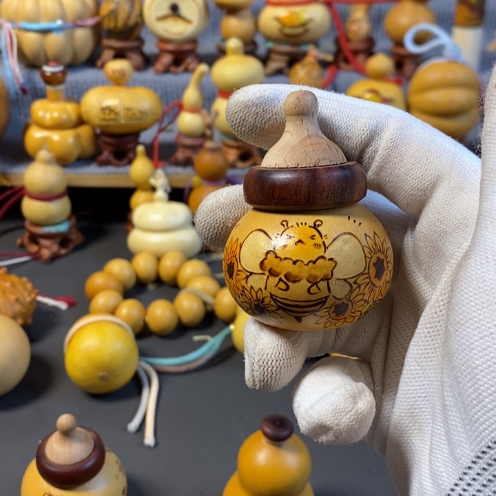 小***露记录同学我娇娇想我咯哦摸摸看