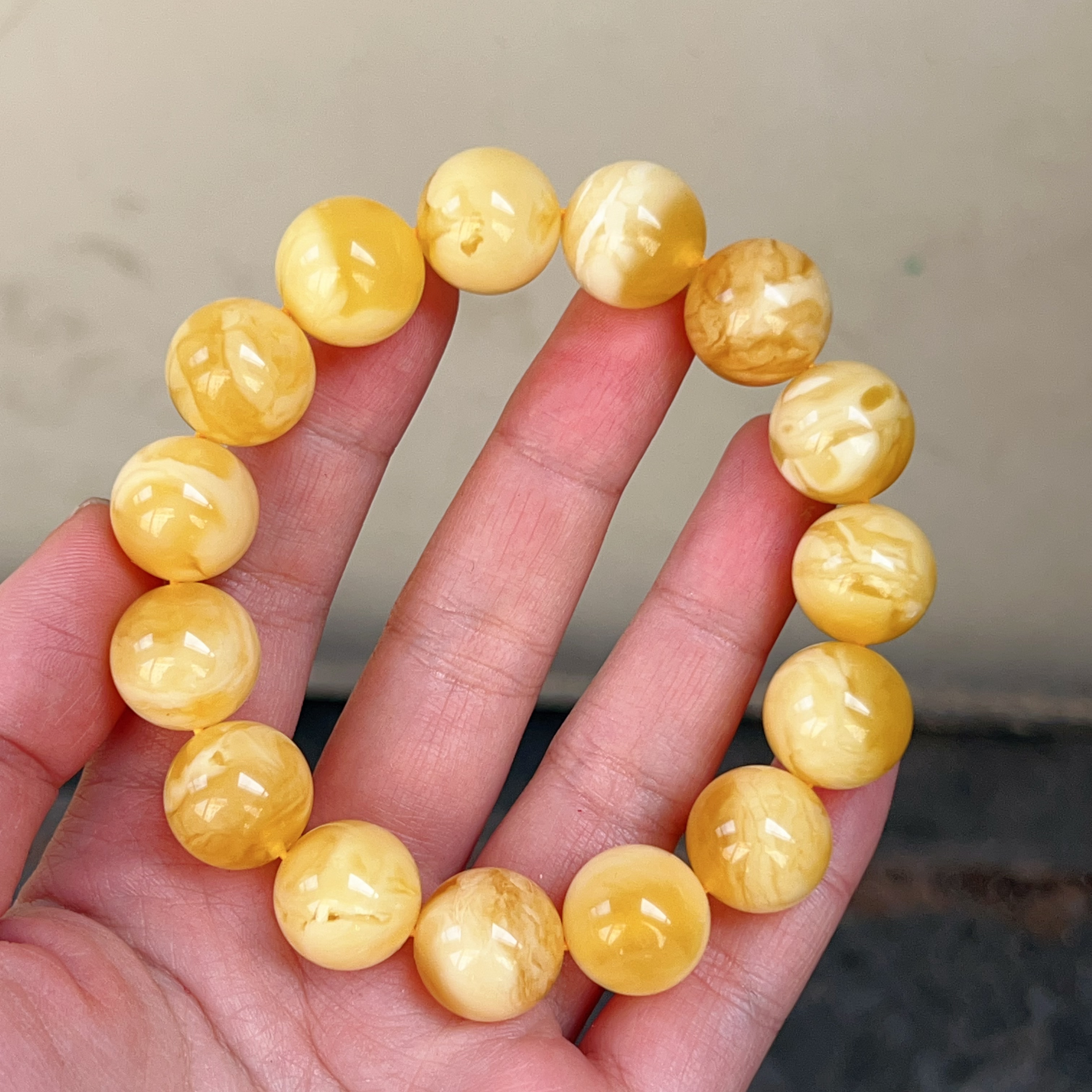 15mm+俄料鸡油黄妖花蜜蜡圆珠手串，28.7克